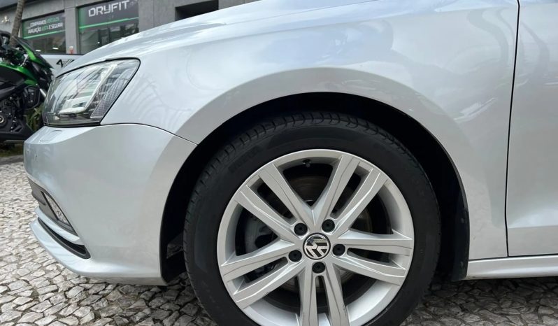 
								VOLKSWAGEN JETTA cheio									