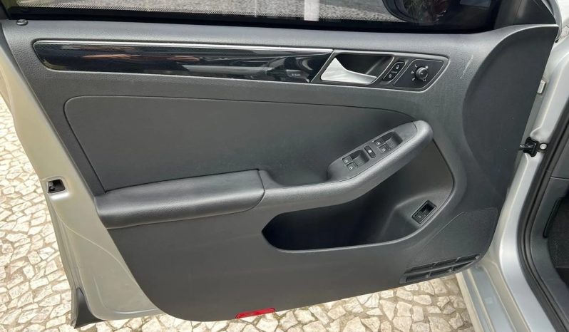 
								VOLKSWAGEN JETTA cheio									
