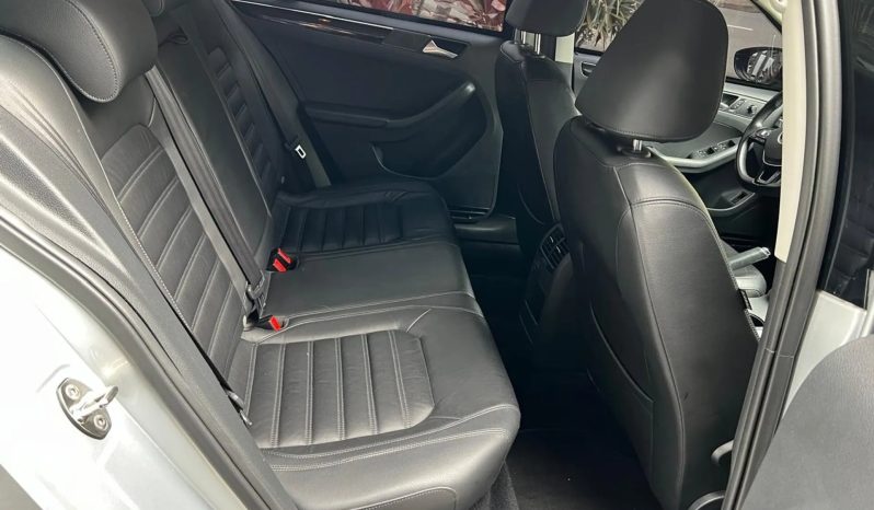 
								VOLKSWAGEN JETTA cheio									