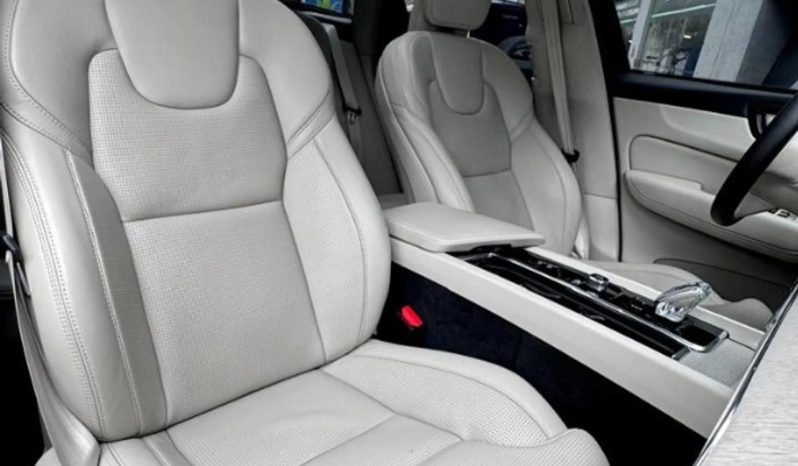 
								VOLVO XC60 cheio									