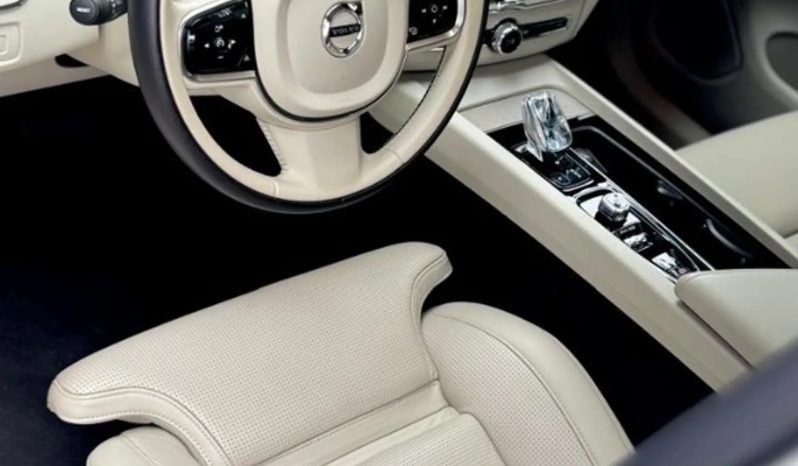 
								VOLVO XC60 cheio									