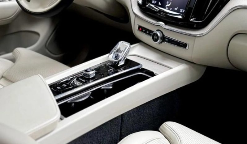 
								VOLVO XC60 cheio									