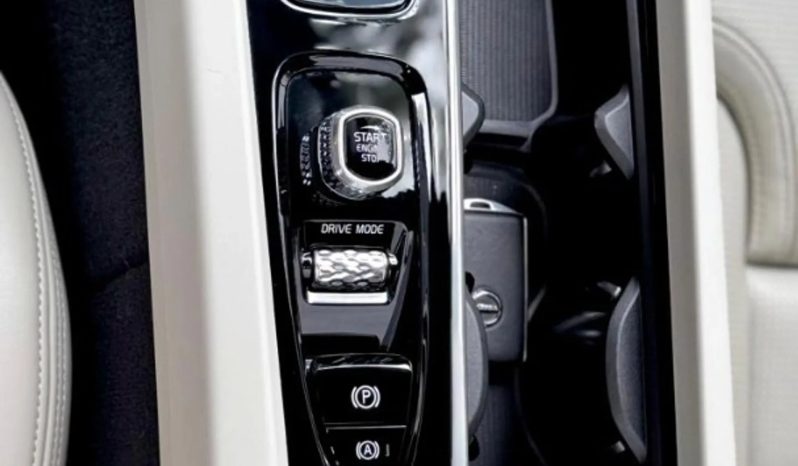 
								VOLVO XC60 cheio									