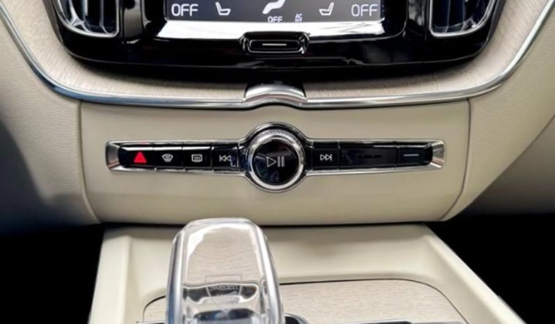 
								VOLVO XC60 cheio									