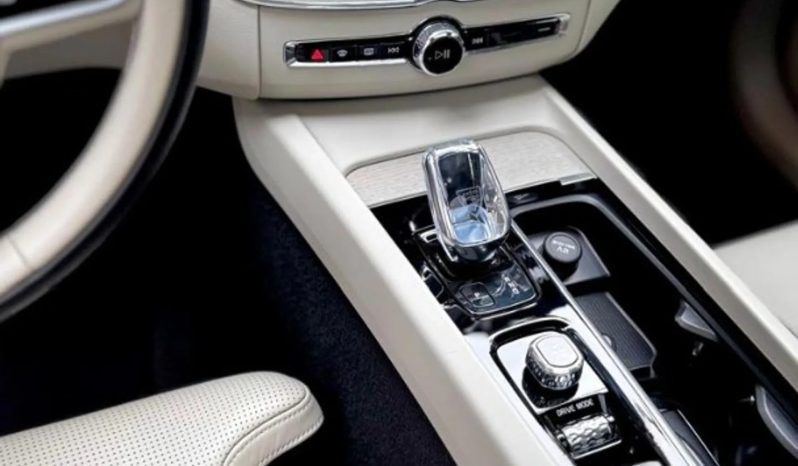 
								VOLVO XC60 cheio									