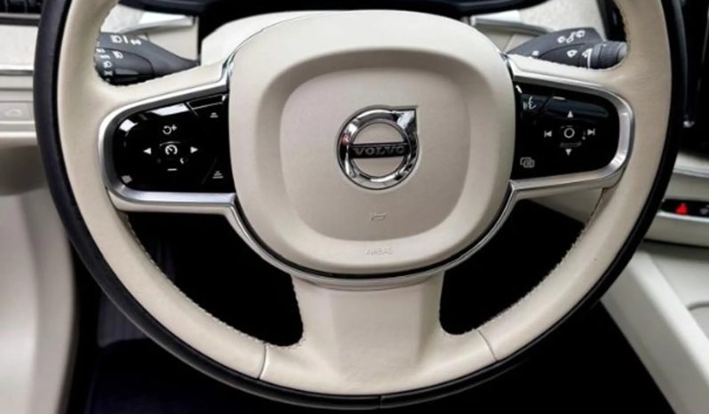 
								VOLVO XC60 cheio									