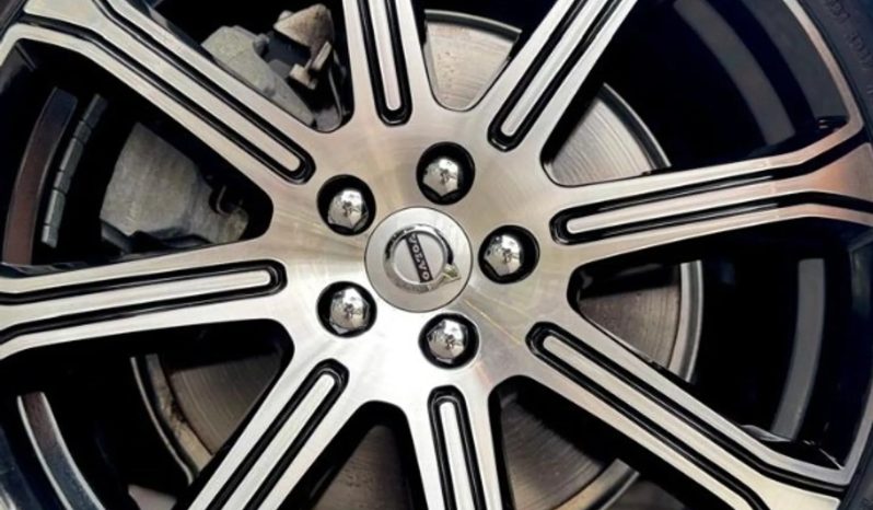 
								VOLVO XC60 cheio									