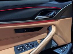 
										BMW 530e cheio									