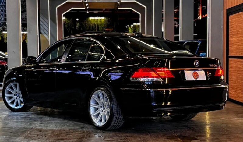 
								BMW 750i cheio									