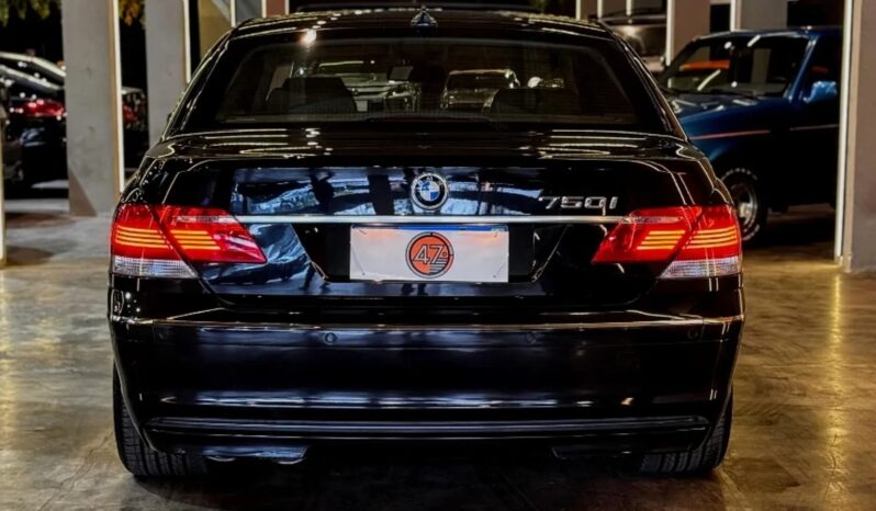 
								BMW 750i cheio									