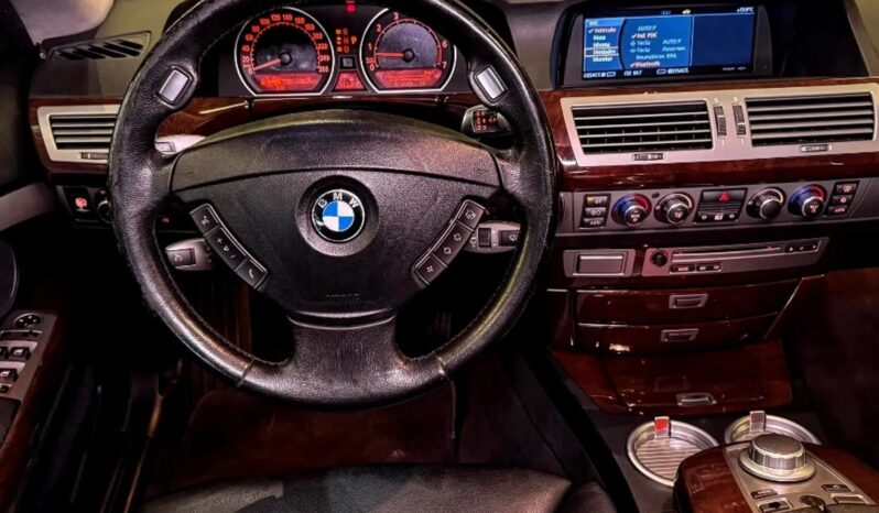 
								BMW 750i cheio									