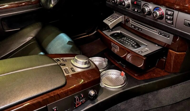 
								BMW 750i cheio									