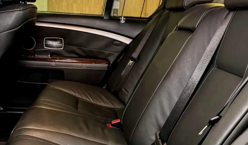 
								BMW 750i cheio									