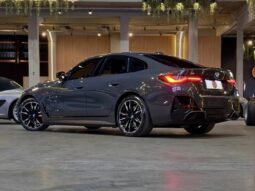 
										BMW I4 cheio									