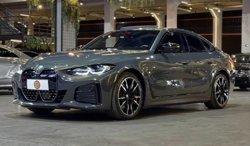 
								BMW I4 cheio									