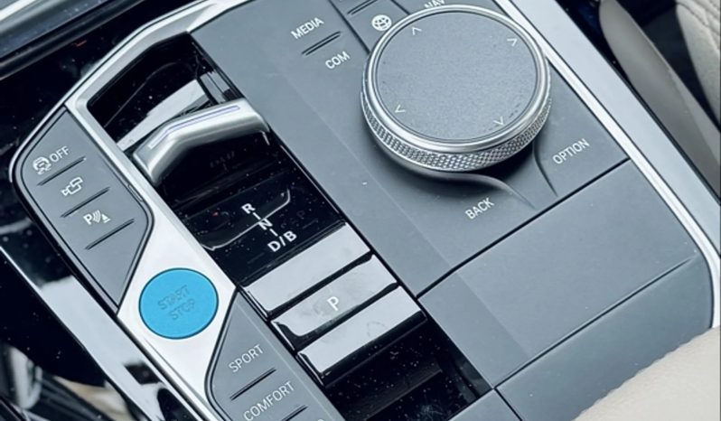 
								BMW iX3 cheio									