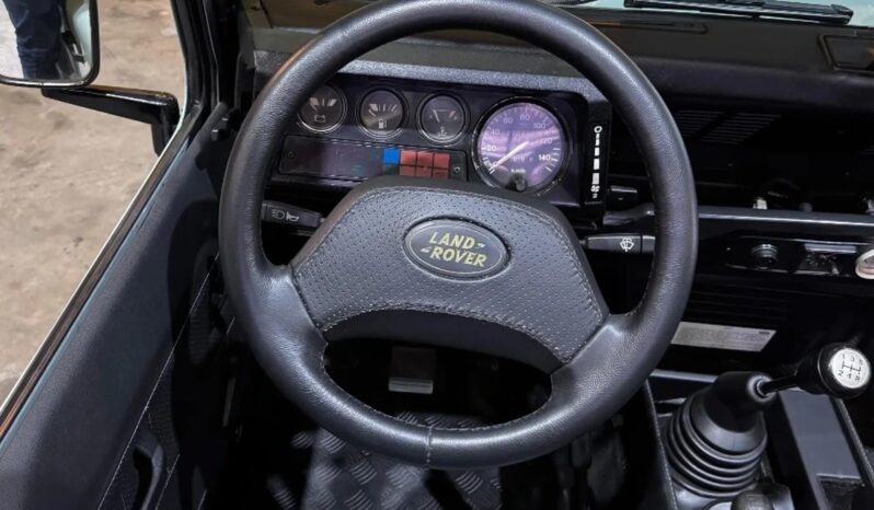 
								LAND ROVER DEFENDER cheio									