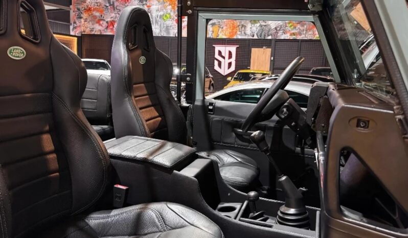 
								LAND ROVER DEFENDER cheio									