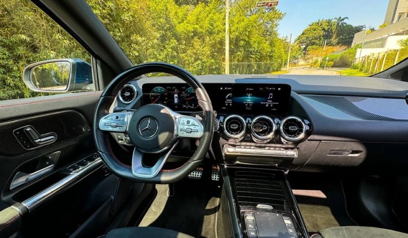 
								MERCEDES-BENZ GLA 200 cheio									