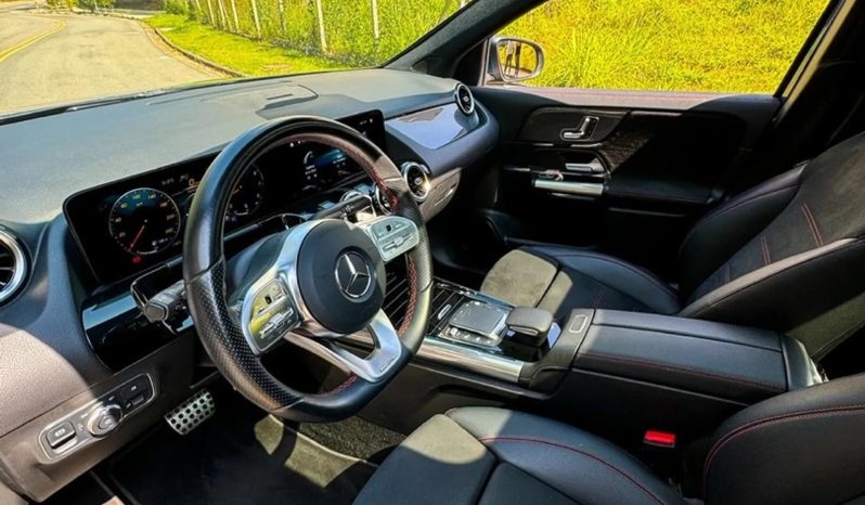 
								MERCEDES-BENZ GLA 200 cheio									