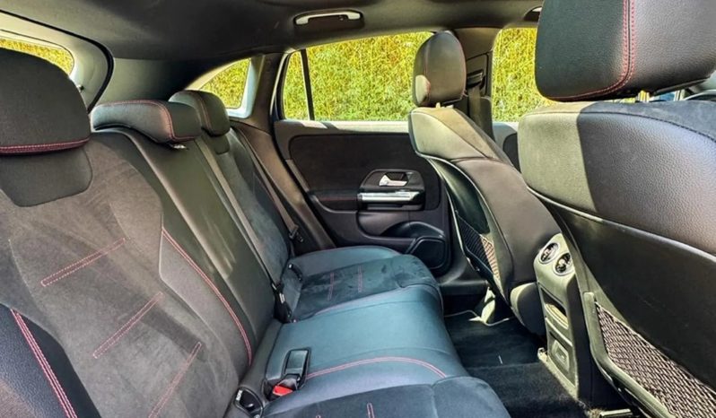 
								MERCEDES-BENZ GLA 200 cheio									