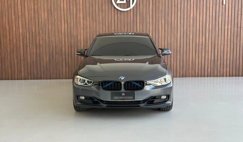 
								BMW 320i cheio									