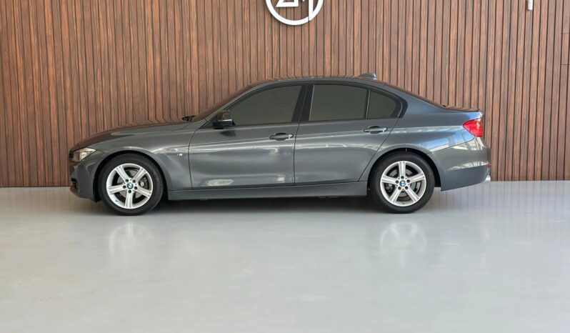 
								BMW 320i cheio									