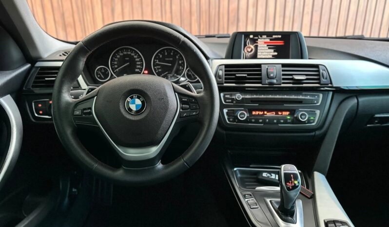 
								BMW 320i cheio									
