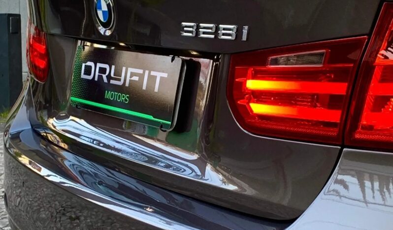 
								BMW 328i cheio									
