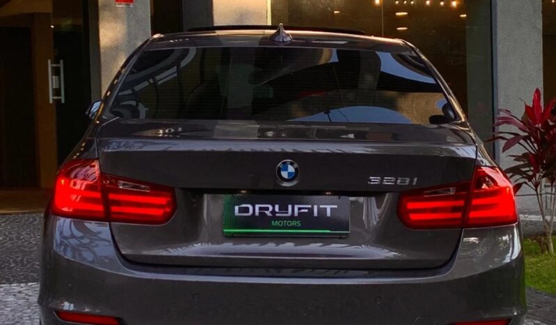 
								BMW 328i cheio									