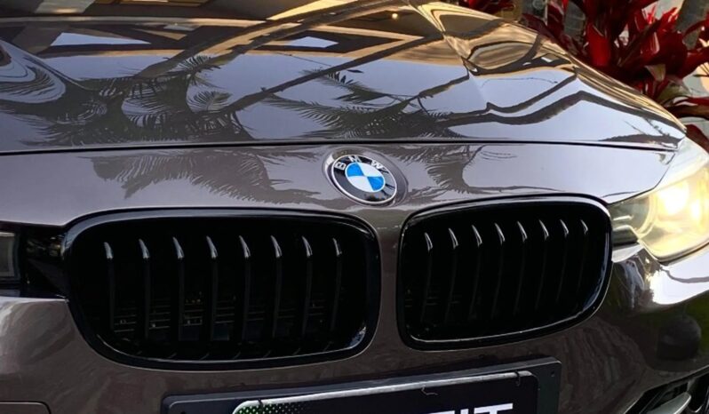 
								BMW 328i cheio									