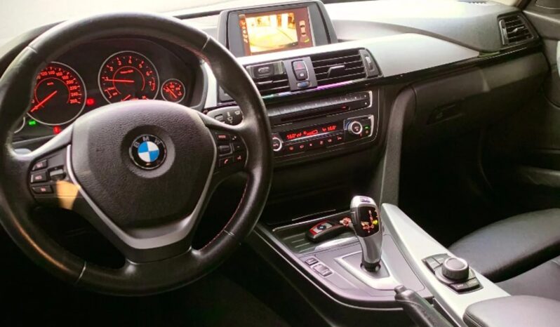 
								BMW 328i cheio									