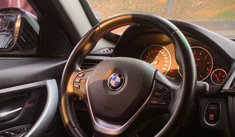 
								BMW 328i cheio									