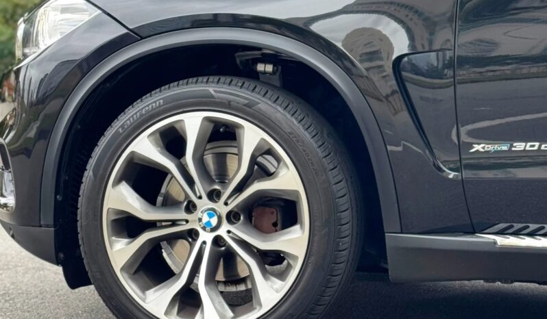 
								BMW X5 cheio									