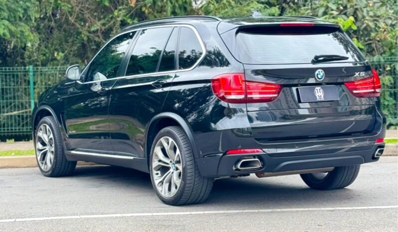 
								BMW X5 cheio									