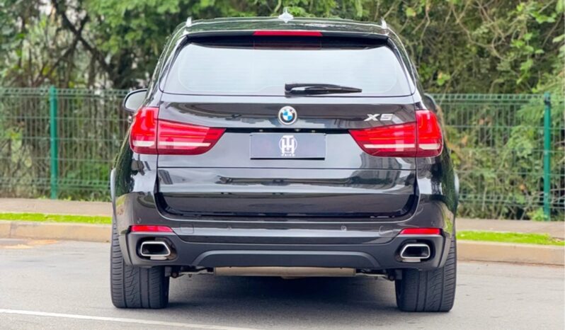 
								BMW X5 cheio									