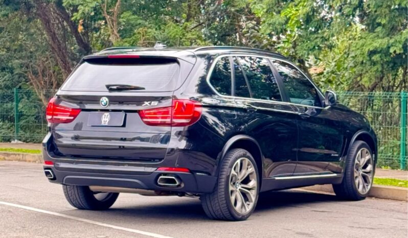 
								BMW X5 cheio									