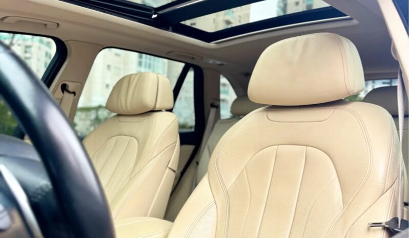 
								BMW X5 cheio									