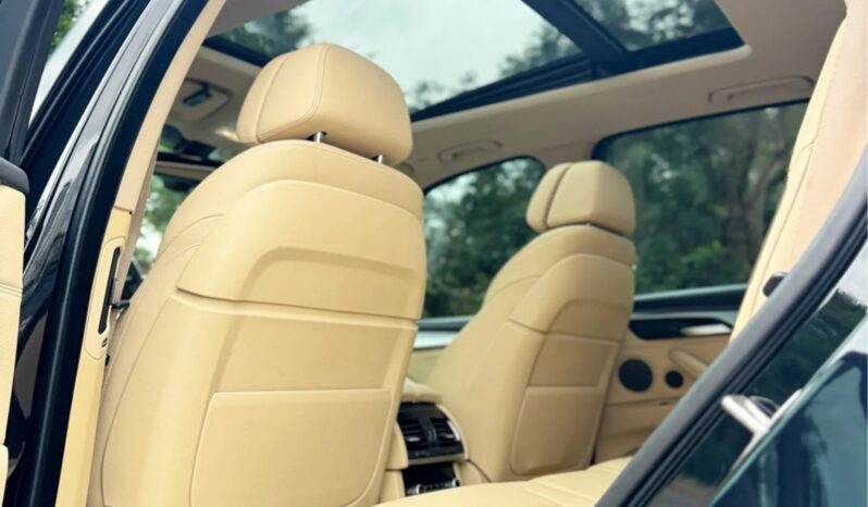 
								BMW X5 cheio									