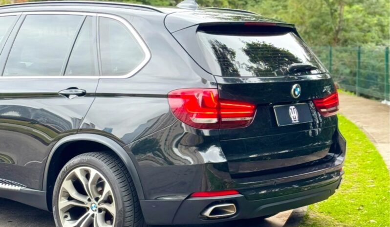 
								BMW X5 cheio									