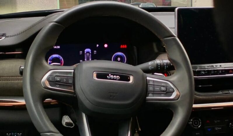 
								JEEP COMMANDER cheio									