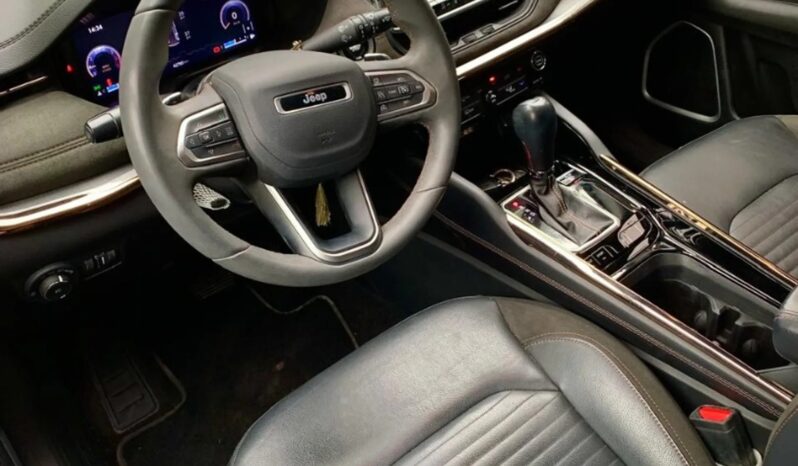 
								JEEP COMMANDER cheio									