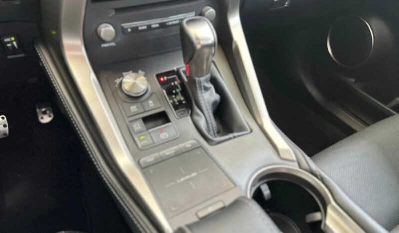 
								LEXUS NX 300h cheio									