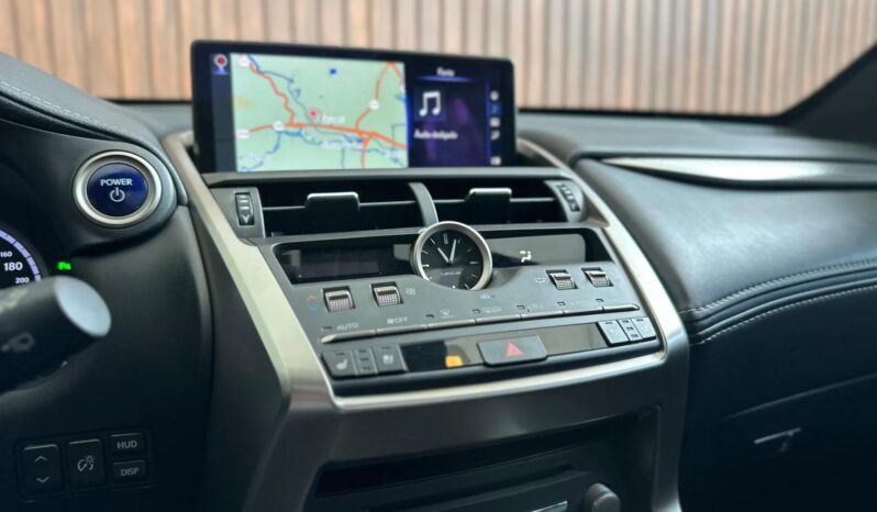 
								LEXUS NX 300h cheio									
