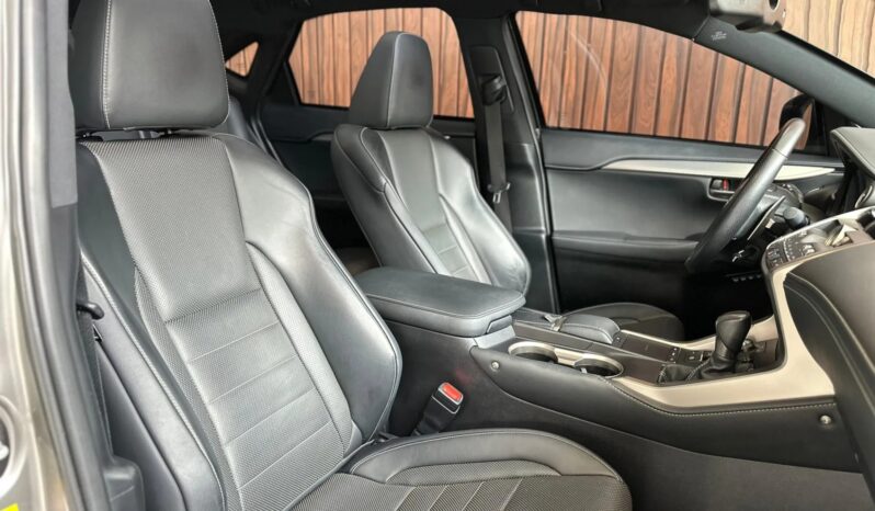 
								LEXUS NX 300h cheio									