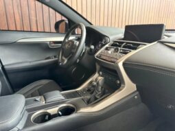 
										LEXUS NX 300h cheio									