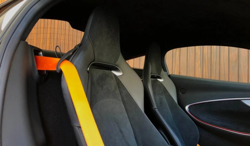 
								MCLAREN ARTURA cheio									