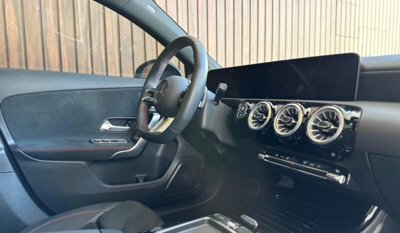 
								MERCEDES-BENZ A 200 cheio									