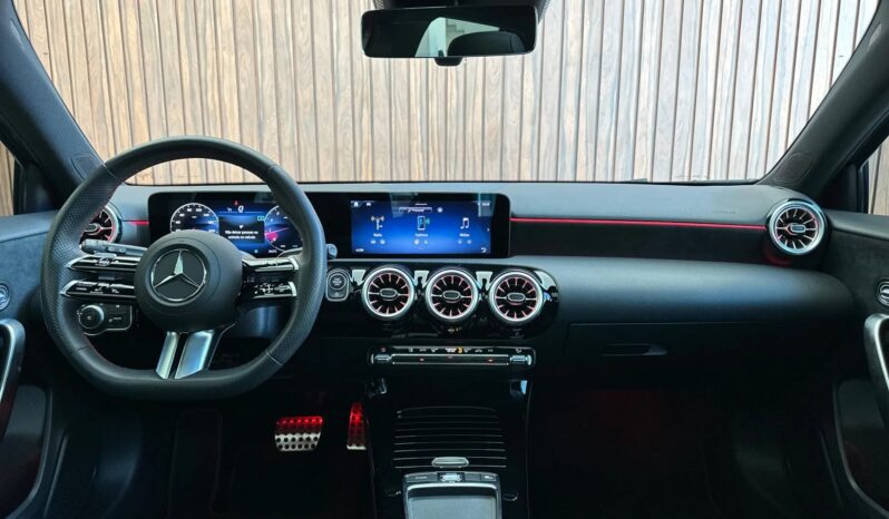 
								MERCEDES-BENZ A 200 cheio									