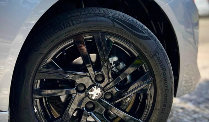 
								PEUGEOT 208 cheio									